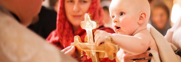 PÝTAJTE SA … Je možné pokrstiť dieťa v pravoslávnom chráme?