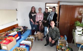 Veľký pôst 2018 – Bratstvo pravoslávnej mládeže v Humennom v spolupráci s PCO v Humennom zorganizovali počas veľkého pôstu potravinovú zbierku pod názvom „Podaj pomocnú ruku“